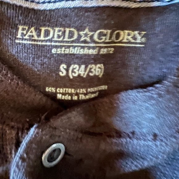 Lot (2) Men’s Pullover Shirts - Picture 2 of 8